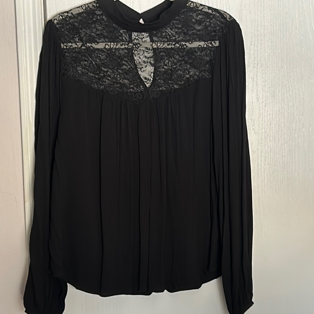 Long sleeve black top with lace